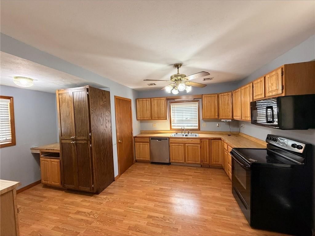 713 W 1st Street — photo 14