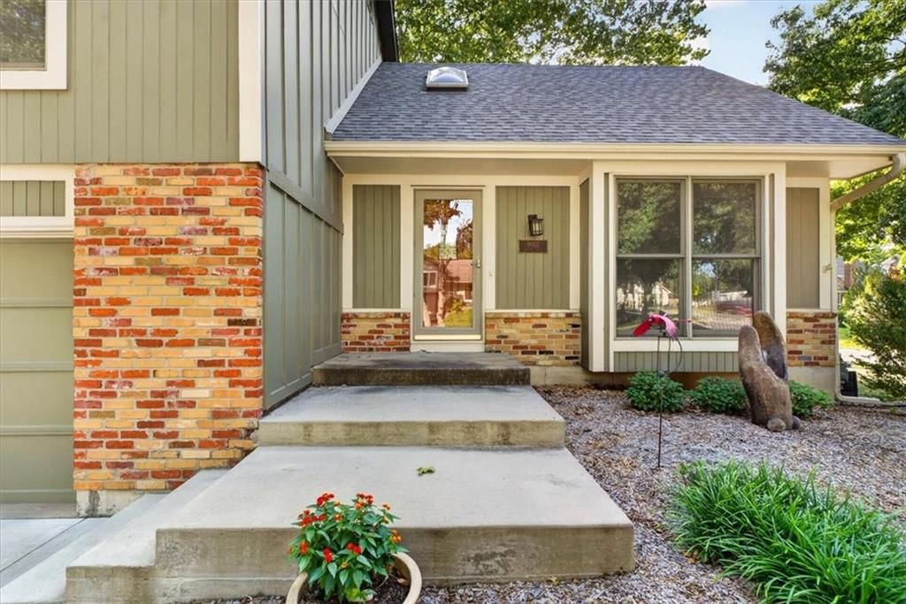 9002 SWARNER Drive — photo 4
