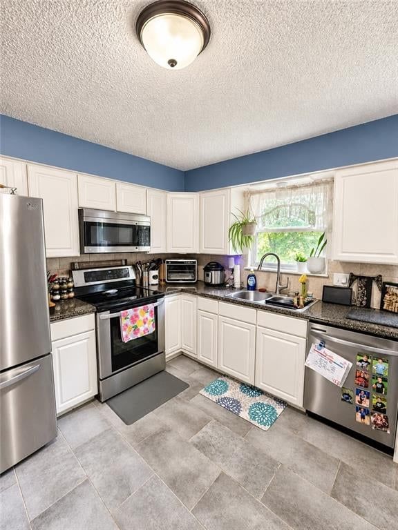 1209 NW Golfview Drive — photo 3