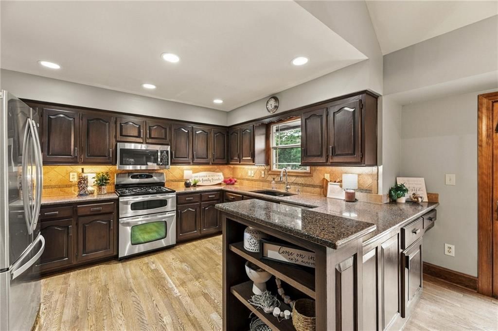 2209 S Scarborough Street — photo 15