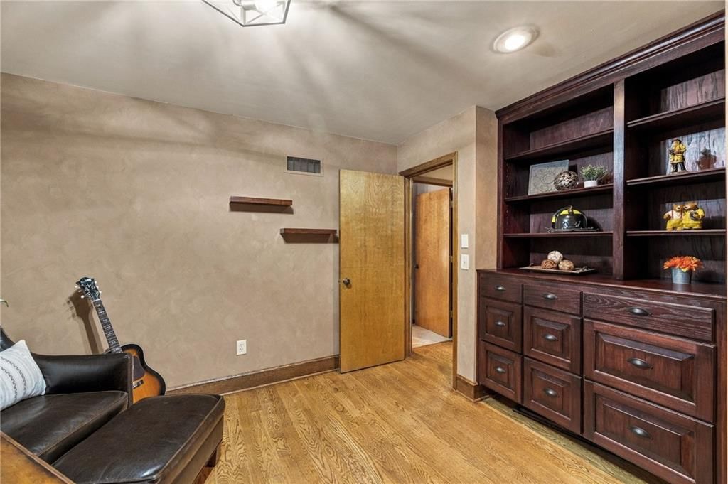 2209 S Scarborough Street — photo 33