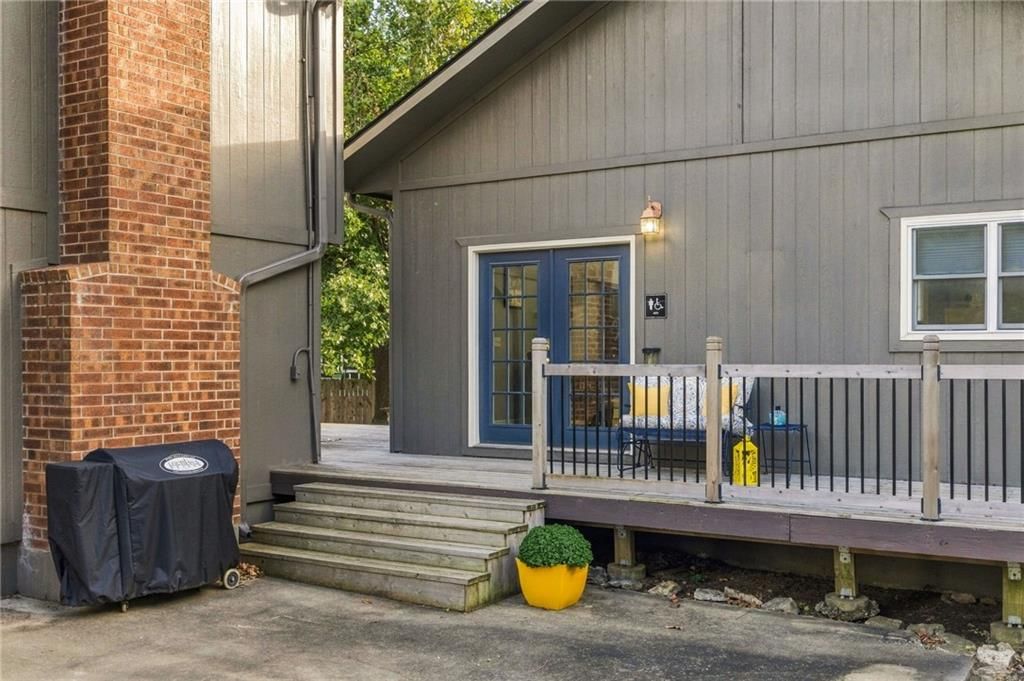 2209 S Scarborough Street — photo 39