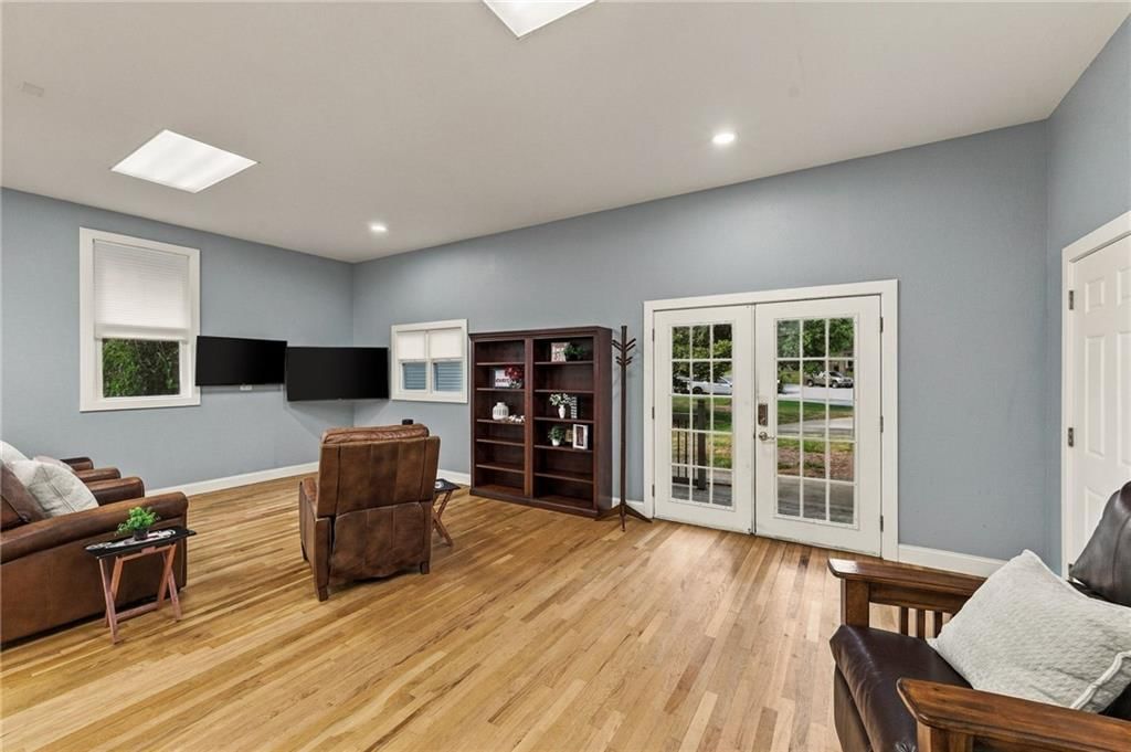 2209 S Scarborough Street — photo 43