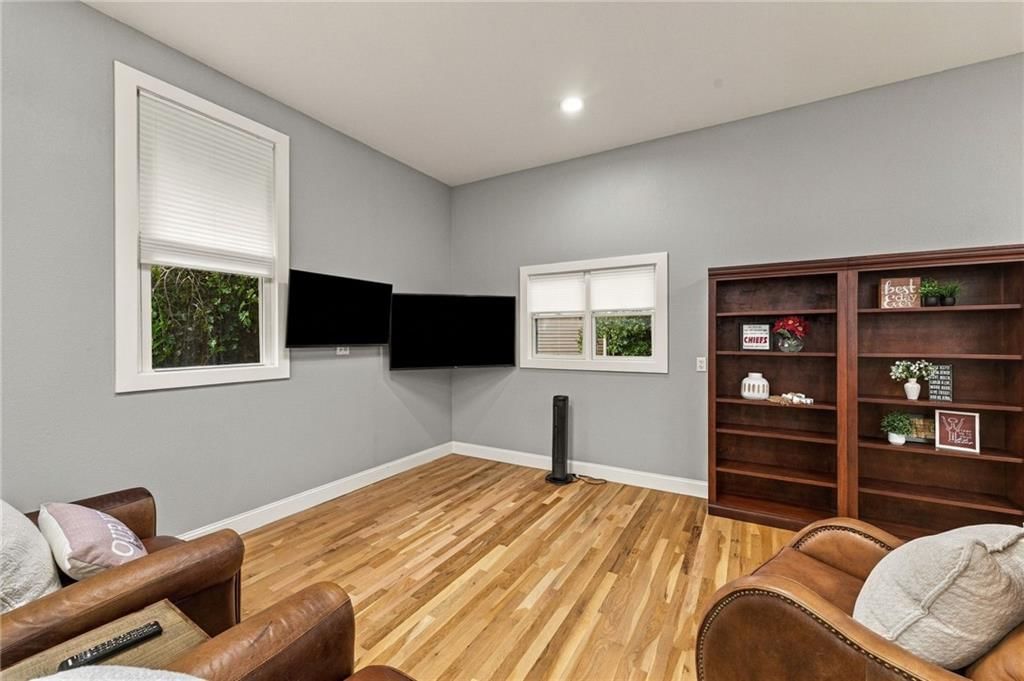 2209 S Scarborough Street — photo 46