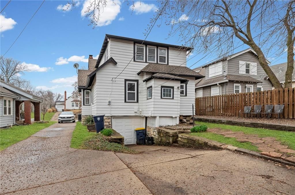 319 E 70th Terrace — photo 31
