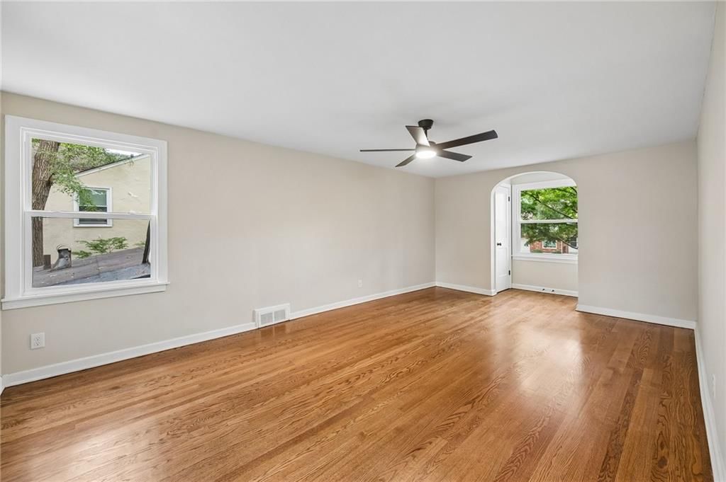 424 E 79th Terrace — photo 14