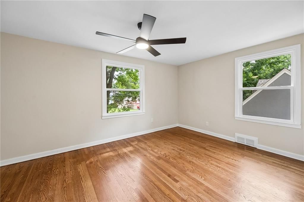 424 E 79th Terrace — photo 16
