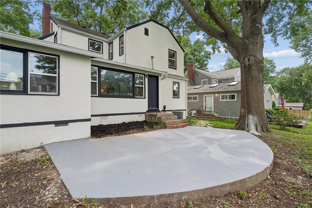 424 E 79th Terrace — photo 33