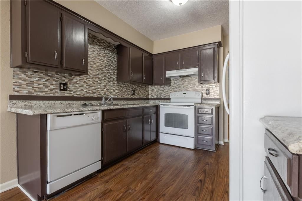 Photo 11 of 48 - 8500 Ditzler Avenue, Raytown, MO 64138