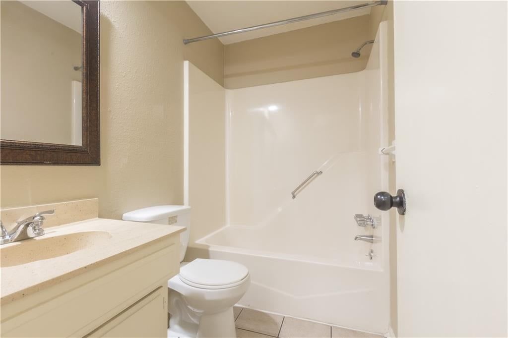 Photo 22 of 48 - 8500 Ditzler Avenue, Raytown, MO 64138