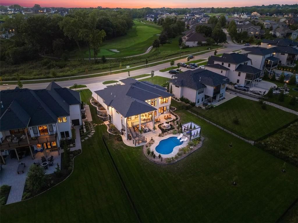Photo 5 of 97 - 8685 NE Shoal Creek Valley Drive, Kansas City, MO 64157