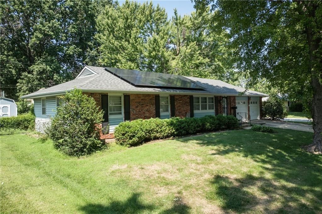 110 S Queen Ridge Drive, Independence, MO