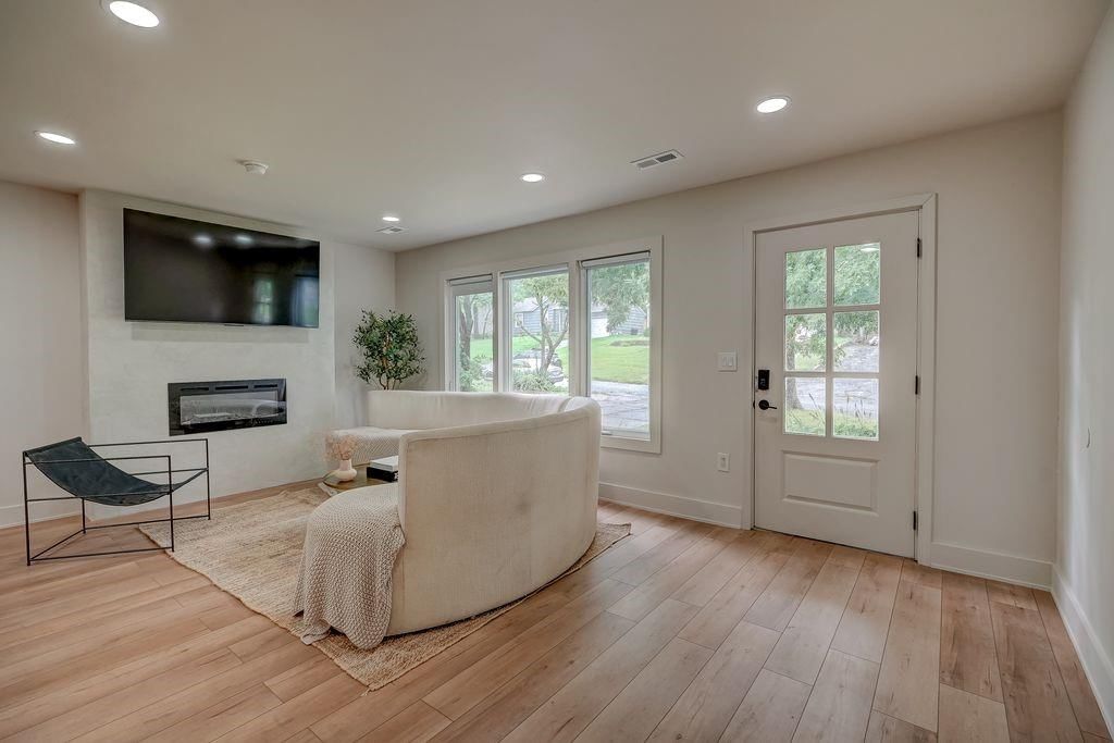 8645 Sleepy Hollow Road — photo 5