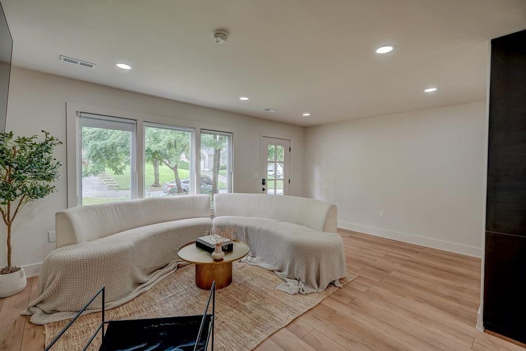 8645 Sleepy Hollow Road — photo 7
