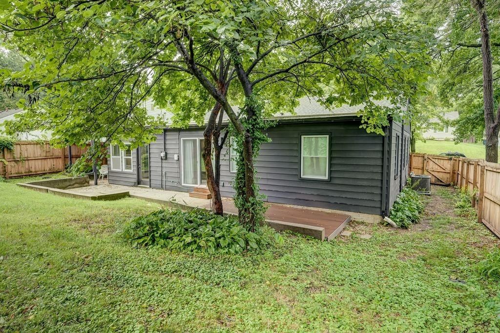 8645 Sleepy Hollow Road — photo 31