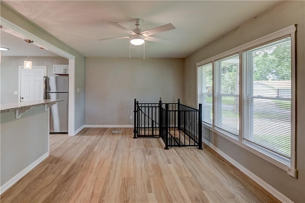 512 NW Lakeview Road — photo 5