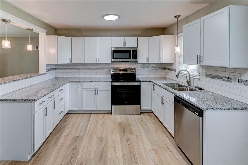 512 NW Lakeview Road — photo 9