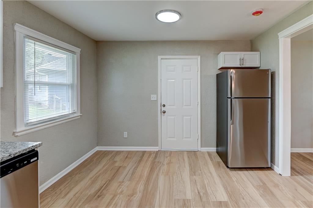512 NW Lakeview Road — photo 11