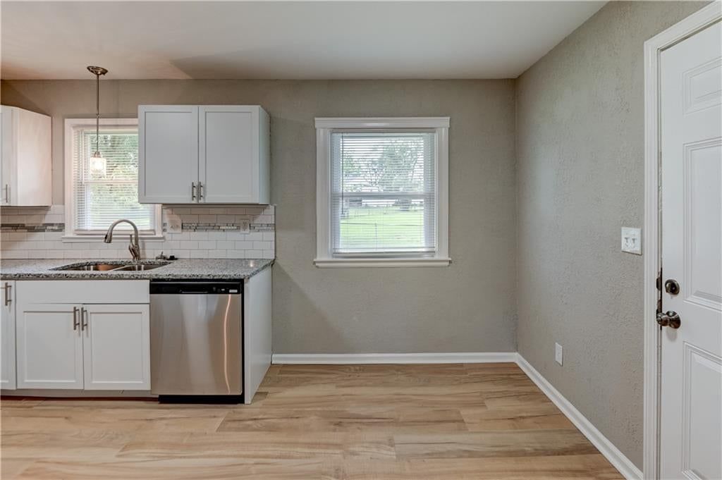 512 NW Lakeview Road — photo 14