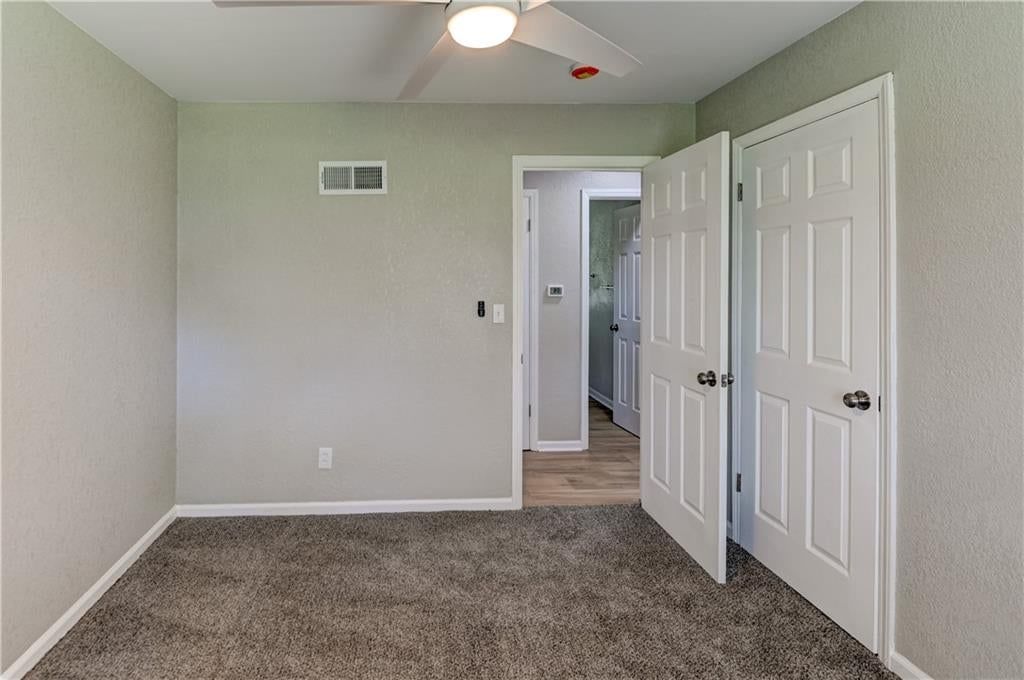 512 NW Lakeview Road — photo 16