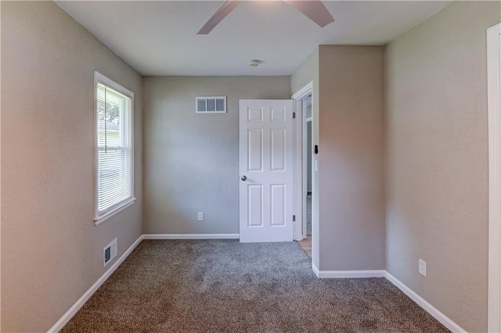 512 NW Lakeview Road — photo 19