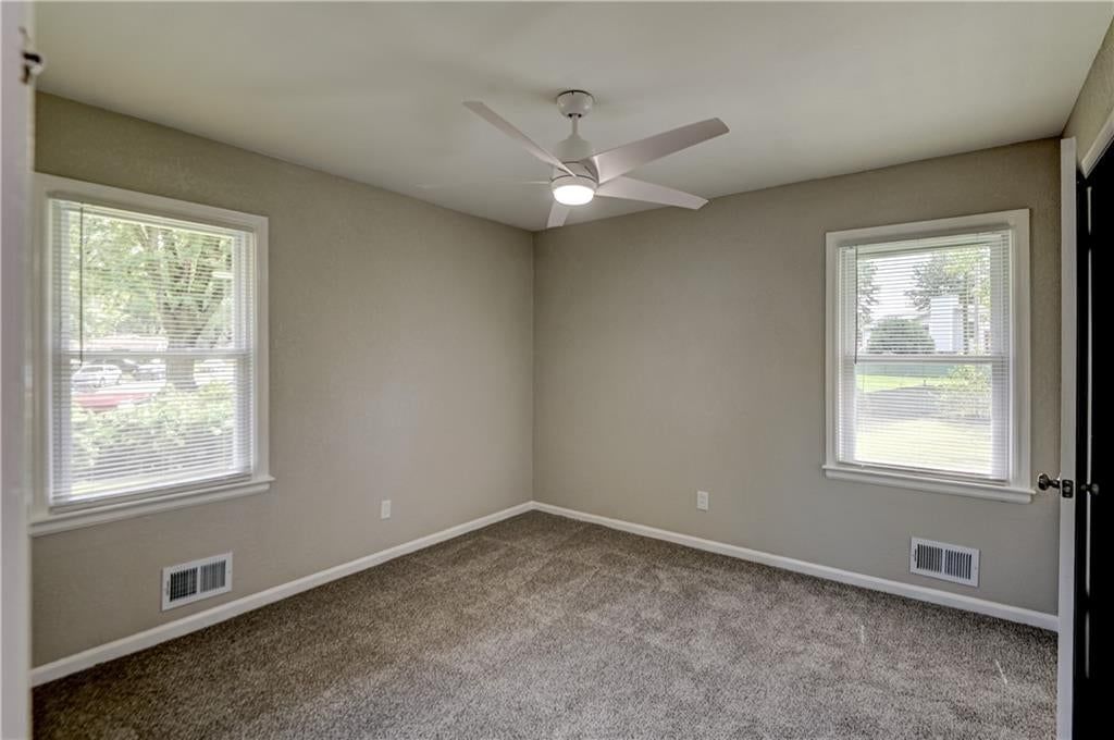 512 NW Lakeview Road — photo 22