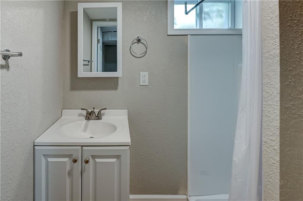 512 NW Lakeview Road — photo 31