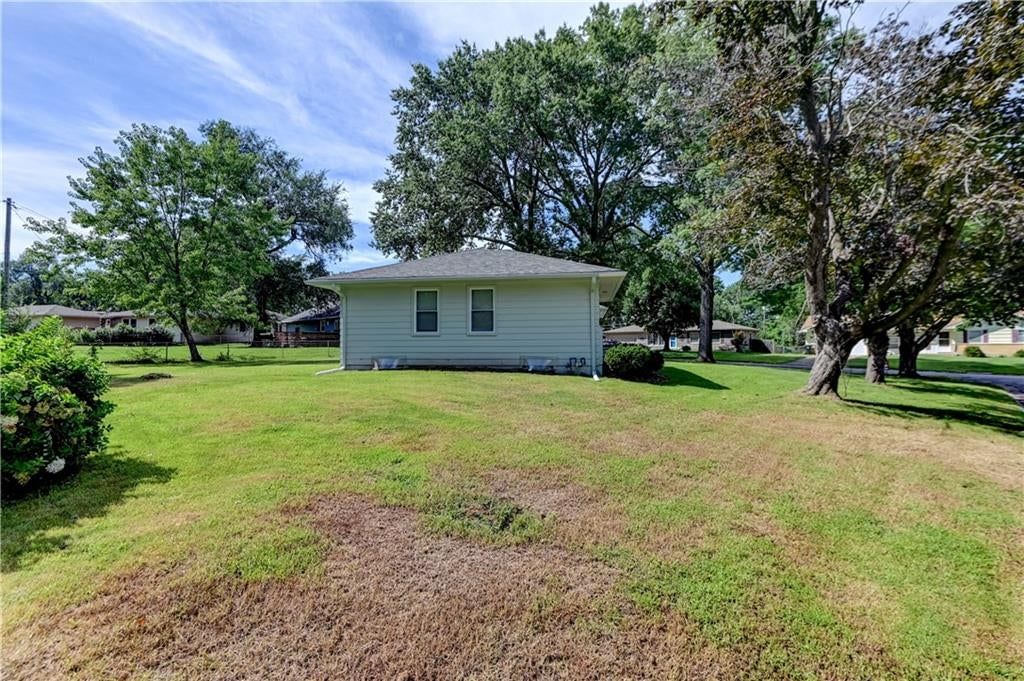 512 NW Lakeview Road — photo 37