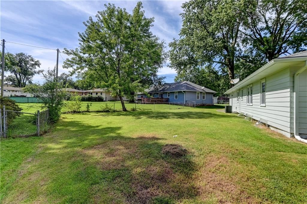 512 NW Lakeview Road — photo 38