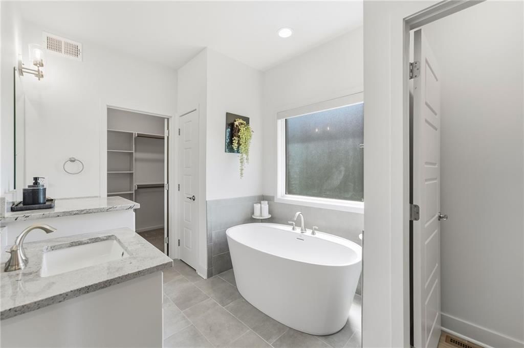 10322 N Winchester Avenue — photo 20