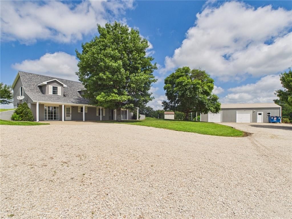 808 NE 221st Road, Warrensburg, MO