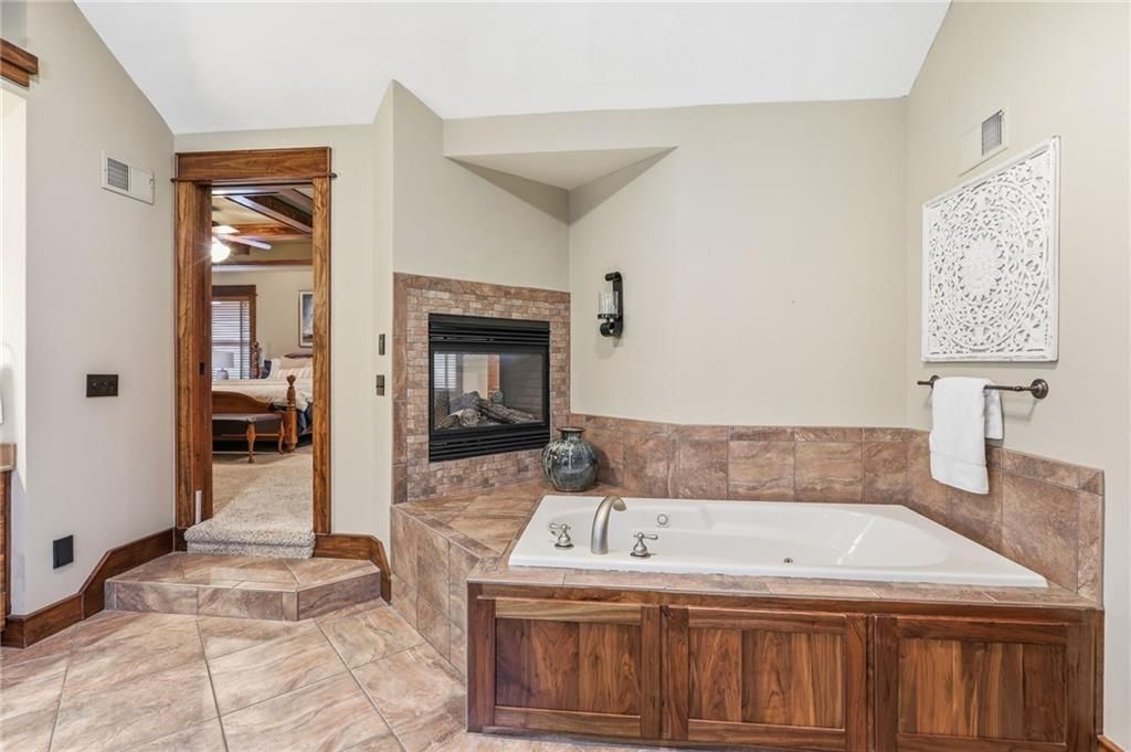 16211 Overbrook Lane — photo 37