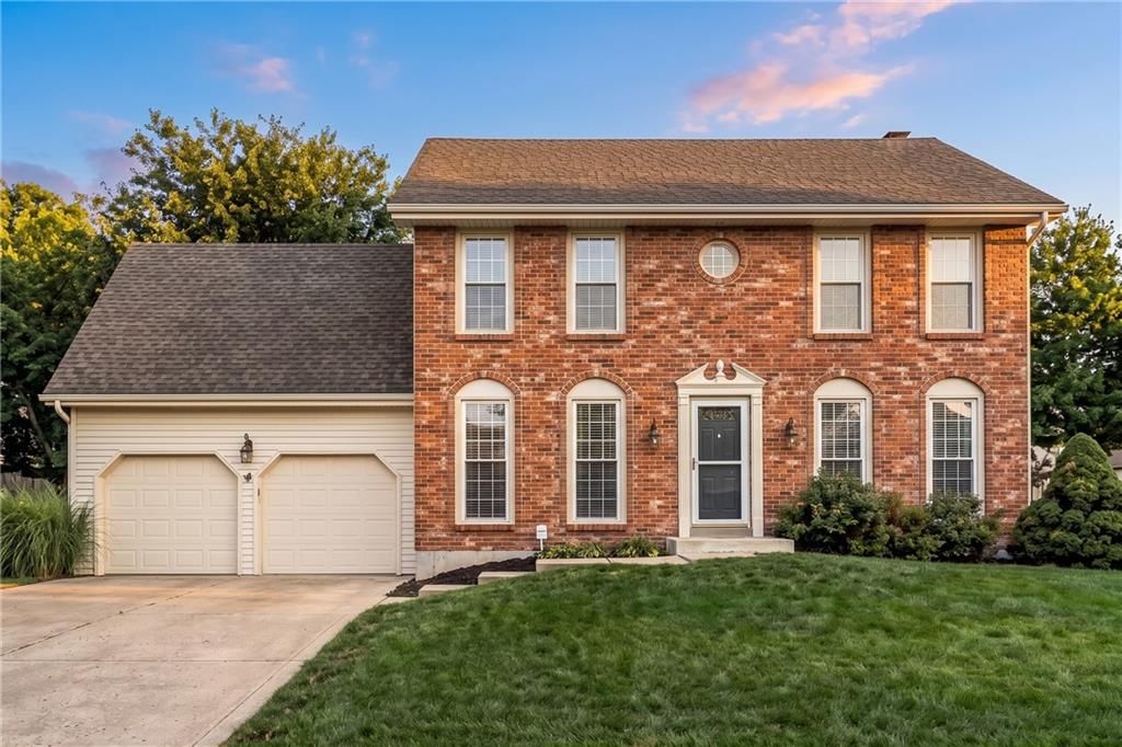 3907 NE Clearbrook Drive, Lee's Summit, MO