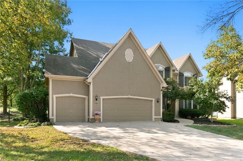 14252 Granada Court, Leawood, KS: listing photo 3