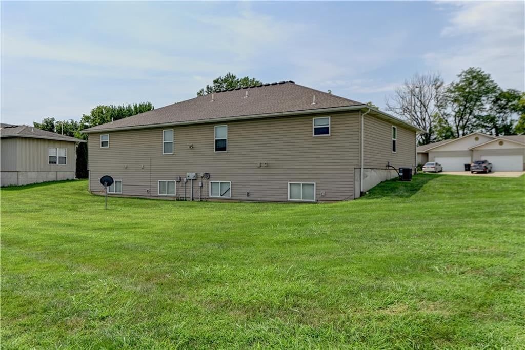 4880 Queen Ridge Avenue — photo 10