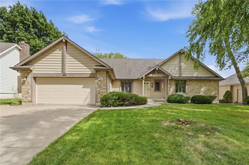 1633 NE Thames Drive, Lee's Summit, MO