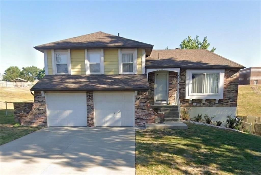 4913 NW Downing Street, Blue Springs, MO