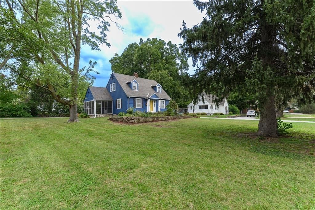 6842 Metcalf Avenue, Overland Park, KS