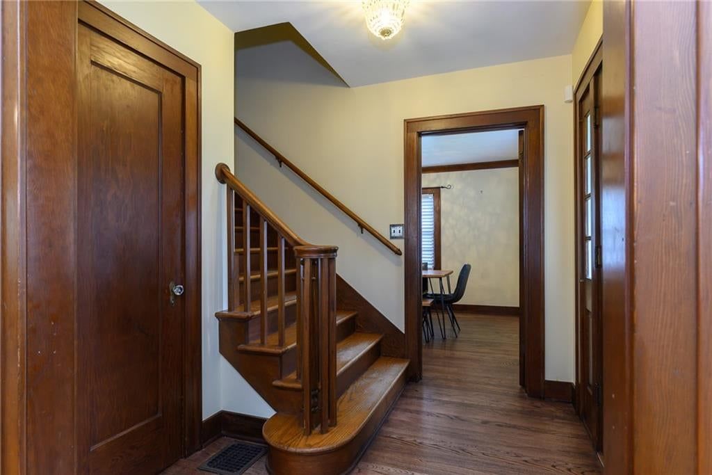 6842 Metcalf Avenue, Overland Park, KS: listing photo 2