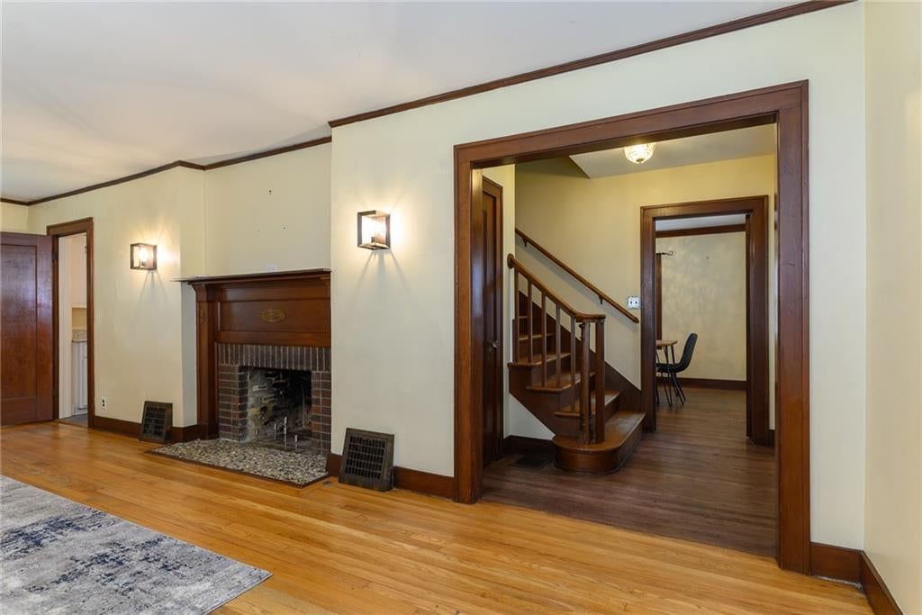 6842 Metcalf Avenue, Overland Park, KS: listing photo 3