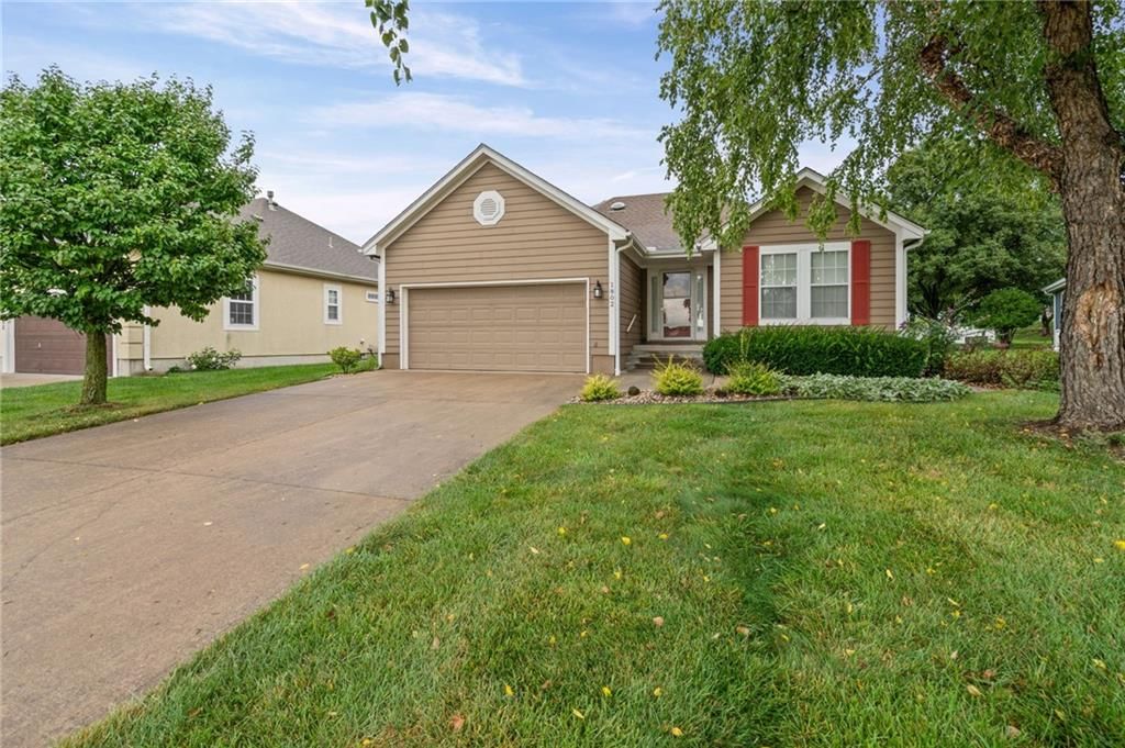 1802 Meadowlark Court, Raymore, MO: listing photo 3