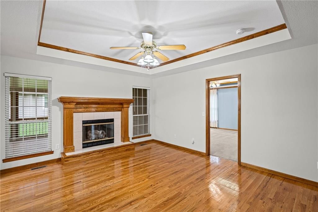 Photo 6 of 38 - 1802 Meadowlark Court, Raymore, MO 64083