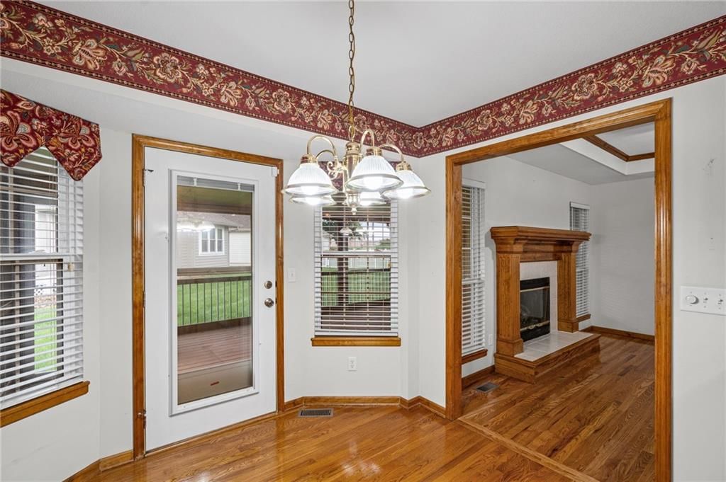 Photo 9 of 38 - 1802 Meadowlark Court, Raymore, MO 64083