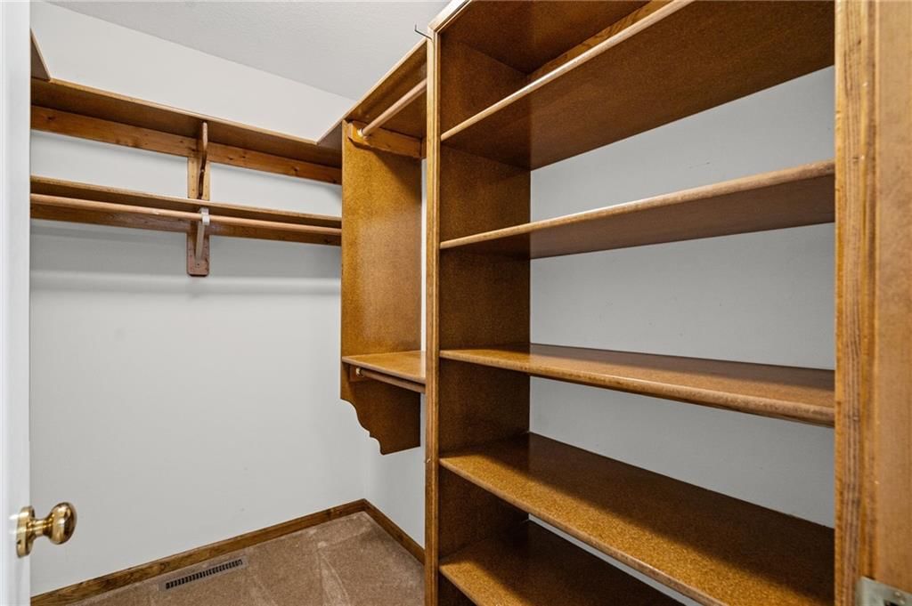 Photo 18 of 38 - 1802 Meadowlark Court, Raymore, MO 64083