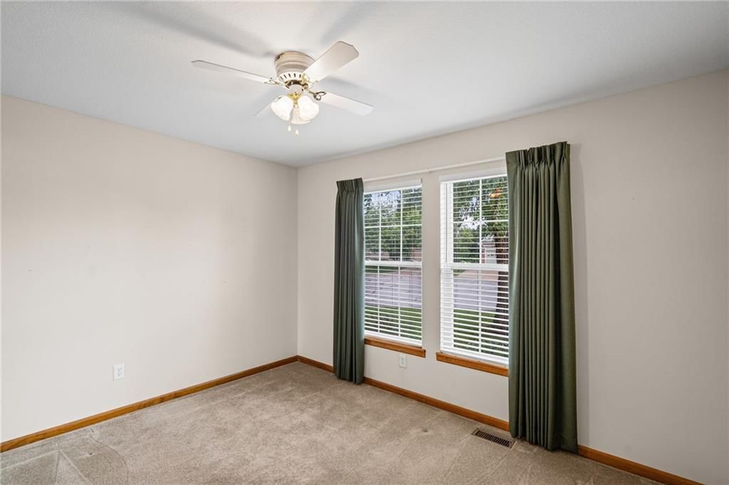 Photo 19 of 38 - 1802 Meadowlark Court, Raymore, MO 64083
