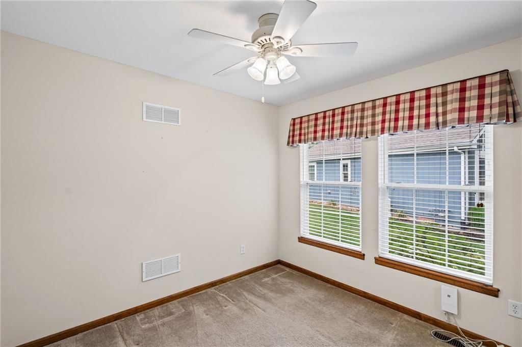 Photo 21 of 38 - 1802 Meadowlark Court, Raymore, MO 64083