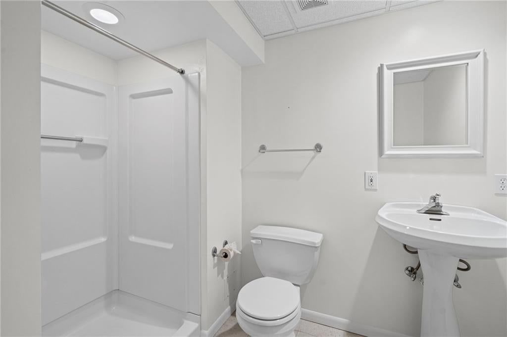 Photo 28 of 38 - 1802 Meadowlark Court, Raymore, MO 64083