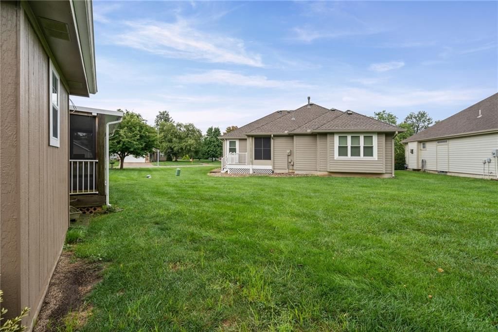 Photo 37 of 38 - 1802 Meadowlark Court, Raymore, MO 64083