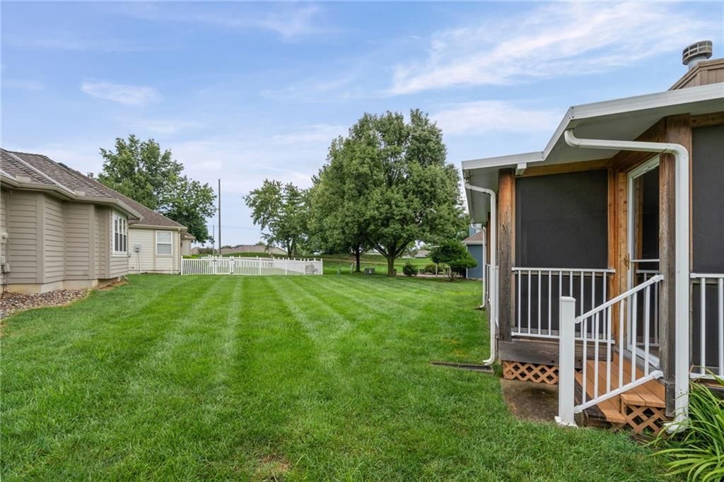 Photo 38 of 38 - 1802 Meadowlark Court, Raymore, MO 64083