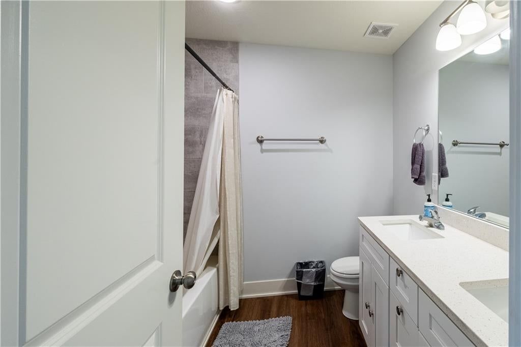 2202 N Woodsbury Road — photo 42